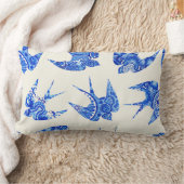 青い水彩ツバメの鳥模様 ランバークッション (ブランケット)