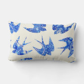 青い水彩ツバメの鳥模様 ランバークッション (裏面)