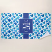 青い水彩画のスケールパターン ビーチタオル (正面)