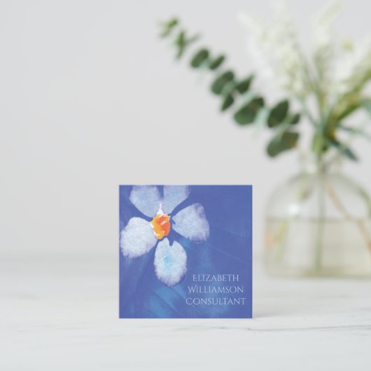 青い水彩画の花の花柄のプロフェッショナル スクエア名刺 (スタンド正面)
