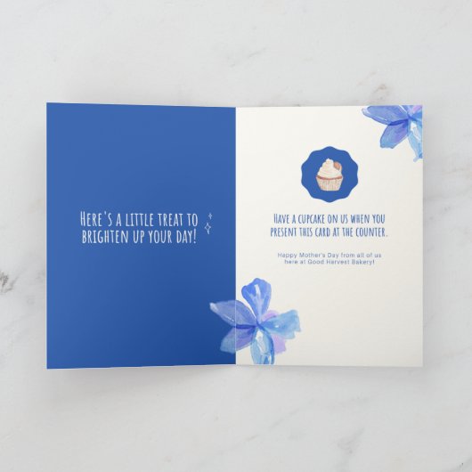 青い水彩画の花模様のティーカップ カード (内部)