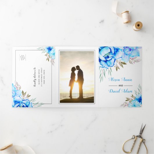 青い水彩花の花束 ウェディングフォト 三つ折り招待状 (外部)