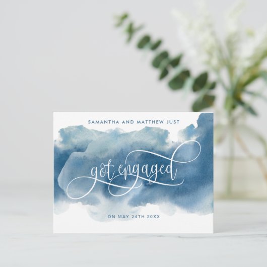青い水彩、婚約しました、エンゲージメント 案内ポストカード (スタンド正面)