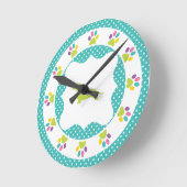 青い水玉模様の虹の足のプリントのダックスフント ラウンド壁時計 (傾斜)