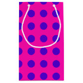 青い水玉模様オン明るい赤紫色 スモールペーパーバッグ (裏面)