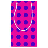 青い水玉模様オン明るい赤紫色 スモールペーパーバッグ (正面)