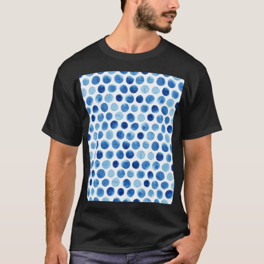 青い水玉模様、水色のシームレスなパターン。 Tシャツ (正面)