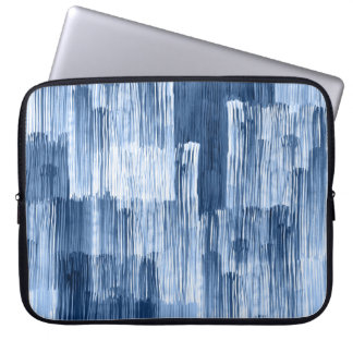 青い水色のストライプ：幾何学模様 ラップトップスリーブ