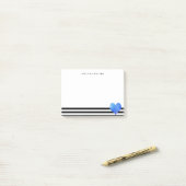 青い水色のハートを白黒で表示ストライプ ポストイット (デスク上)