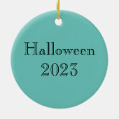 青い水色の不気味月を持つ怖いヴィンテージフクロウ セラミックオーナメント (裏面)