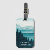 青い水色の山々と森林の風景 ラゲッジタグ (正面縦)
