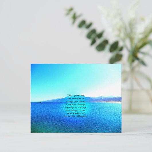 青い海およびすばらしい空が付いている平静の祈りの言葉 ポストカード (スタンド正面)