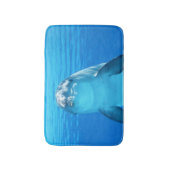 青い海に浮かぶ、かわいいイルカの海棲動物 バスマット (正面縦)