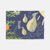 青い海に浮かぶ、かわいいフグ深い。 フリースブランケット (正面(横))