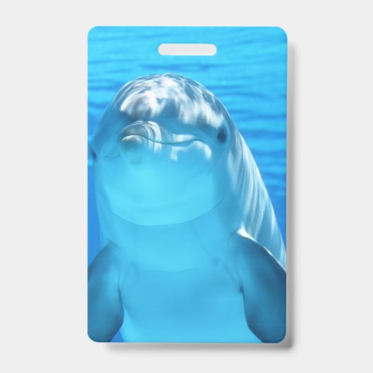 青い海のかわいいイルカの海生動物 バッジ (表面)