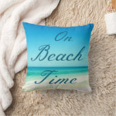 青い海のビーチのタイポグラフィの枕 クッション (ブランケット)