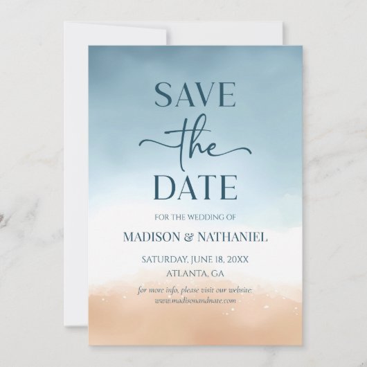 青い海のビーチの砂浜でのウェディング セーブザデート (正面)