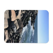 青い海の写真 寄せ波 岩だらけの海岸 マグネット (横)