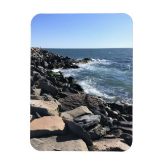 青い海の写真 寄せ波 岩だらけの海岸 マグネット