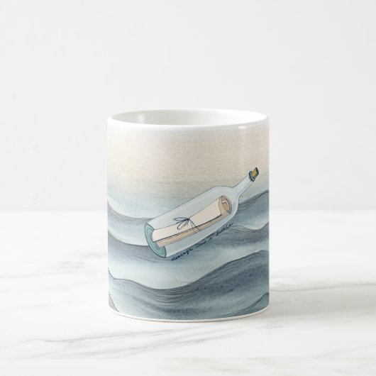 青い海の瓶の中のメッセージ コーヒーマグカップ (中央)