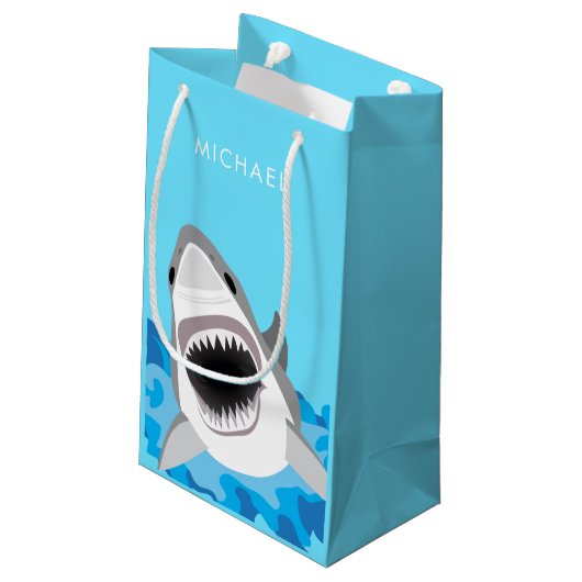 青い海の鮫の攻撃の誕生日の包むこと スモールペーパーバッグ (裏面アングル)