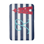 青い海岸のストライプと赤い灯台のモノグラム バスマット (正面縦)