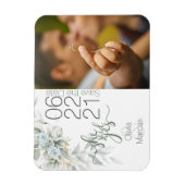 青い淡い色のバラと葉の写真の日付を保存 マグネット (縦)