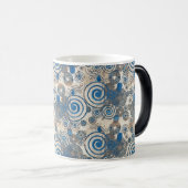 青い渦巻きパターン モーフィングマグカップ (正面右)
