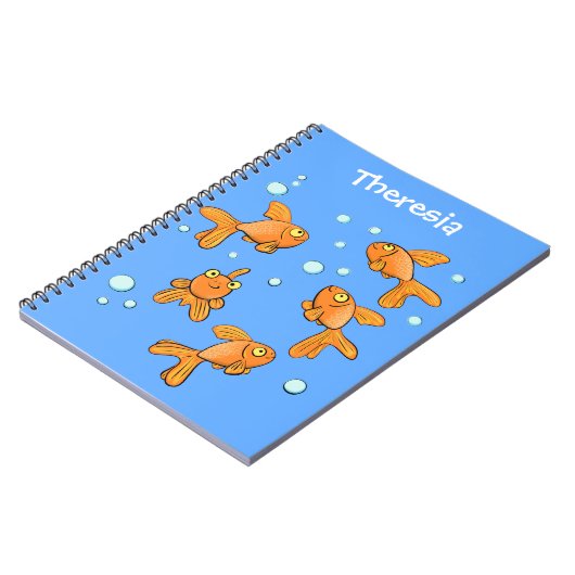 青い漫画の上にかわいいオレンジ色の金魚イラストレーション ノートブック (左側)