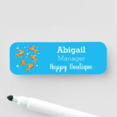 青い漫画の上にかわいいオレンジ色の金魚イラストレーション 名札 (インサイチュ)