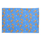 青い漫画の上にかわいいオレンジ色の金魚イラストレーション 枕カバー (裏面)