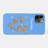青い漫画の上にかわいいオレンジ色の金魚イラストレーション Case-Mate iPhoneケース (裏面(横))