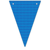 青い澄ん空が穏やかな深い青の上に広がる バンティングフラッグ (第3の旗)