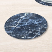 青い濃い大理石のパターン ラウンドペーパーコースター (アングル)
