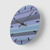 青い灰色の水平のストライプ ラウンド壁時計 (傾斜)