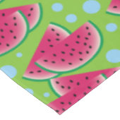 青い点との緑のスイカの切れ テーブルクロス (アングル)