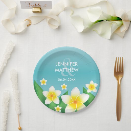 青い熱帯の花に白いフランジパニ結婚の花 ペーパープレート (ウェディング)