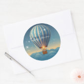 青い熱気球アドベンチャーが赤ちゃんシャワーを待つ ラウンドシール (封筒)