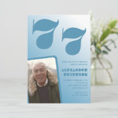 青い男の写真 77歳の誕生日招待状 グラデーション 招待状 (スタンド正面)