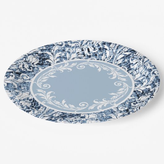青い白いダマスク·フローラの旋回パーソナライズ ペーパープレート (アングル)
