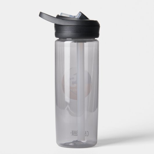 青い白いバスケットボールのチームは、女の子の男の子に色を ウォーターボトル (右面)