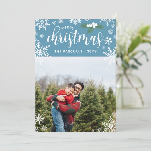 青い白いホリー雪の結晶メリークリスマスフォト シーズンカード (スタンド正面)