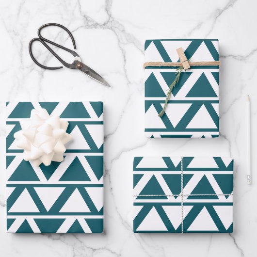 青い白い三角形の幾何学的 ラッピングペーパーシート (正面)