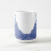 青い白い孔雀のバラ コーヒーマグカップ (中央)