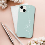 青い白い書エレガント跡のスクリプト名 Case-Mate iPhone 14ケース<br><div class="desc">青エレガント白の書道台本の名前カスタムiPhone 14電話のケースはパーソナライズされた、トレンディーとデザインを特徴と手の書道のスクリプトのタイポグラフィにモダンは、opal青い背景に自分の名前を持つを取り扱う。©Evco Studio www.zazzle.com/store/evcostudioによる設計</div>