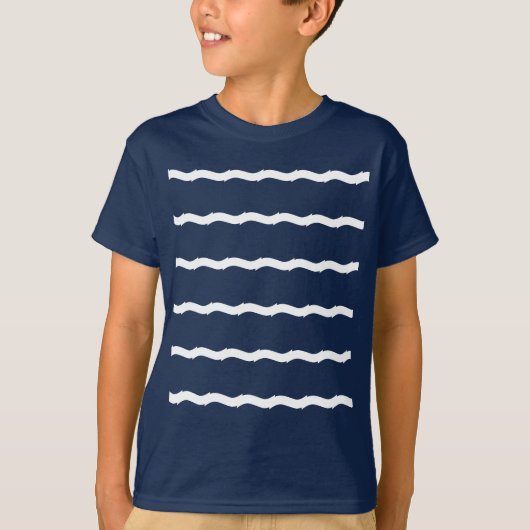 青い白い波のストライプパタ航海のーン Tシャツ (正面)