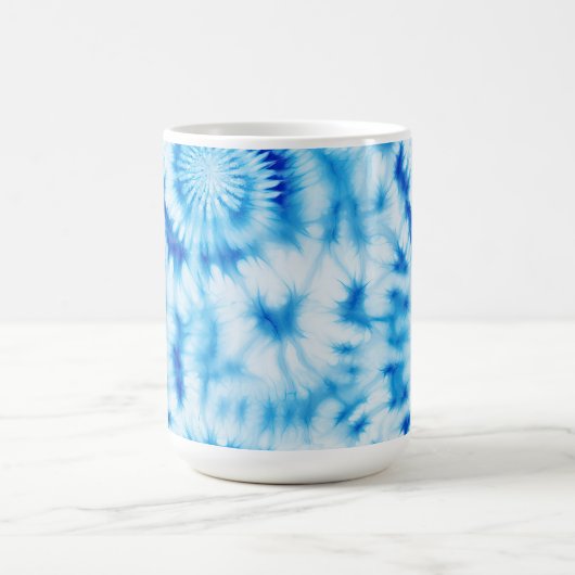 青い白い緩和曲線絞り染め コーヒーマグカップ (中央)