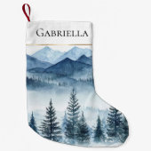 青い白い雪のクリスマスパインの木 スモールクリスマスストッキング (正面)