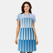 青い白のパタストライプのーン エプロン (着用した状態)