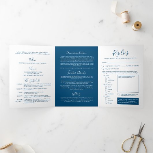 青い白の結婚小さなハートのオールインワン 三つ折り招待状 (内部)